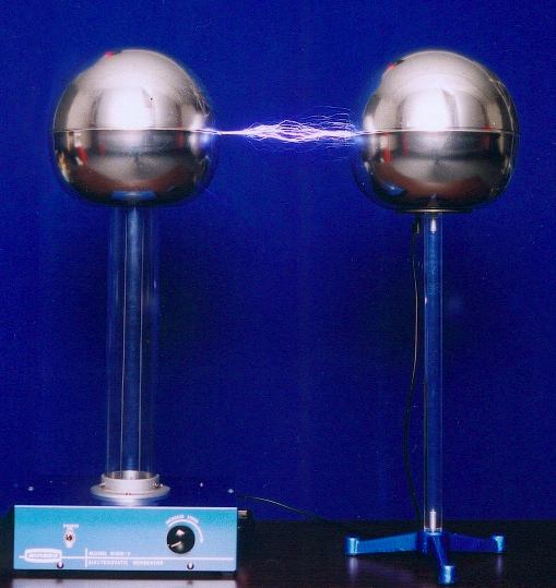 A Van de Graaff generator discharges to a grounded metal sphere.