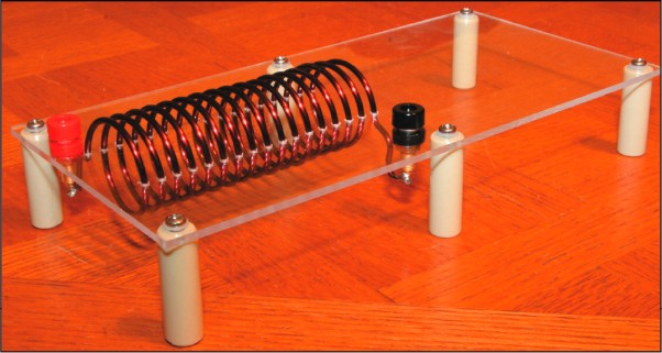 An assembled transparent magnetic field viewer.
